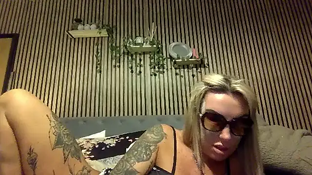 poppyinga1's cam snapshot