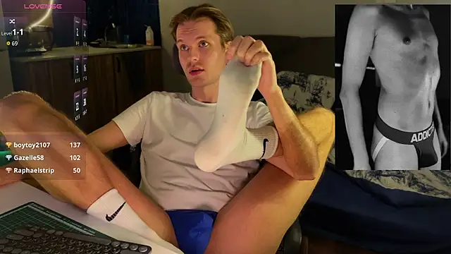 Leonnextdoor's cam snapshot