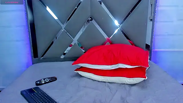 LunarAlone's cam snapshot