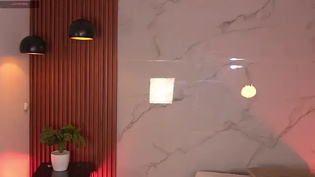 SaraMonroe1 live sex cam