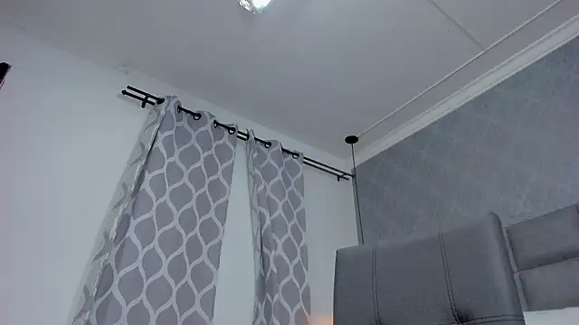 emilyy_r live sex cam