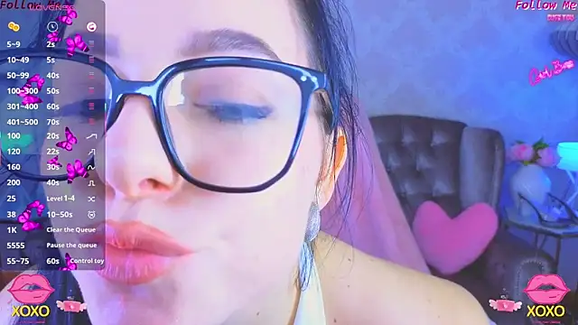 KitnissKiss live sex cam