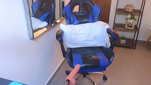 Kenya--Buhle live sex cam