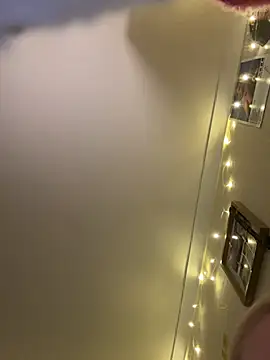 sluttyrubiee live sex cam