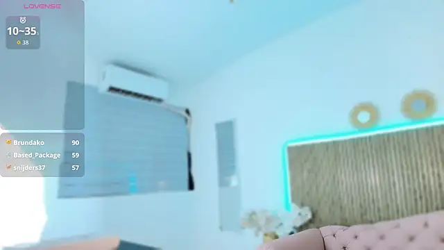 Nadia_Privee's cam snapshot