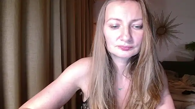 sunshine__lady's cam snapshot