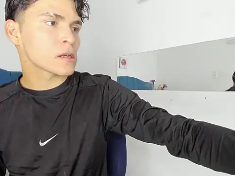 Aaron_Foxxx live sex cam