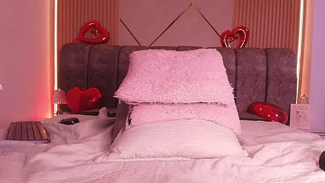 naia_blessed live sex cam