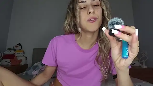 Chiara-2002 live sex cam