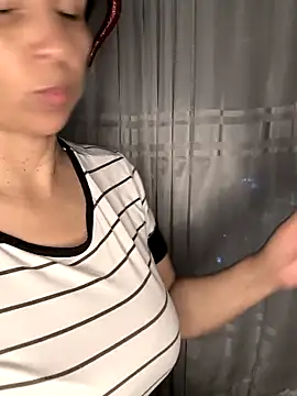 Mrsvictoriaaa live sex cam