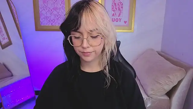 Hela_v live sex cam