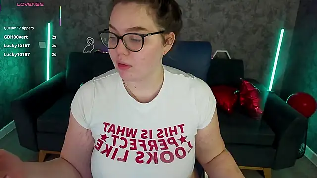 LuxSopphia's cam snapshot