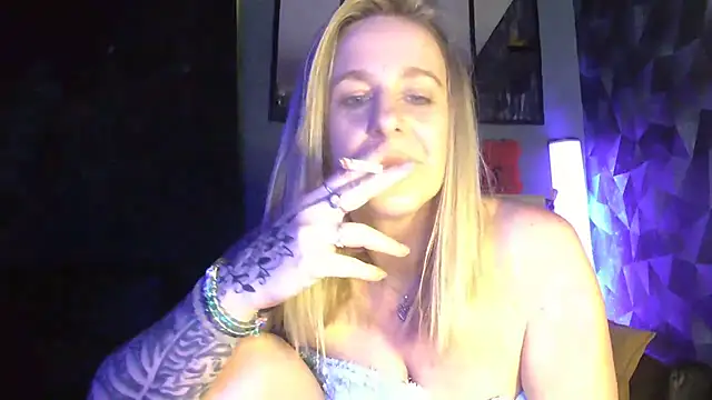 Delichieuse5's cam snapshot