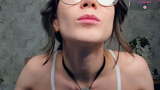 ReneeLippeatt live sex cam