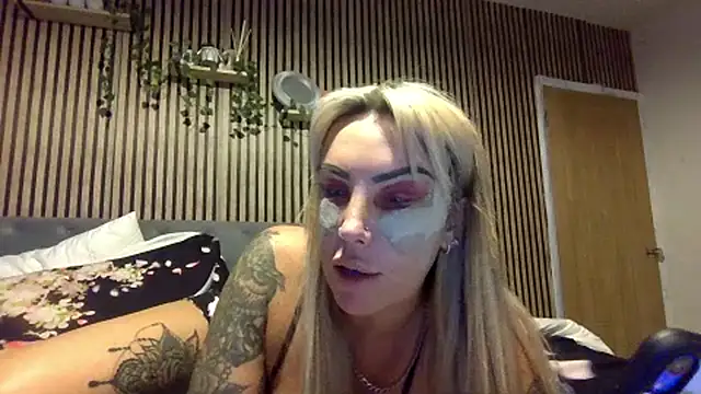 poppyinga1's cam snapshot