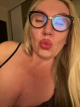 OliviaDancequeen's cam snapshot