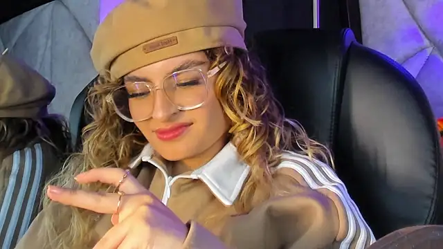 Emili_Rousee_'s cam snapshot