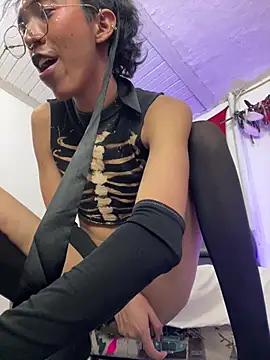 MadamLeRouge's cam snapshot