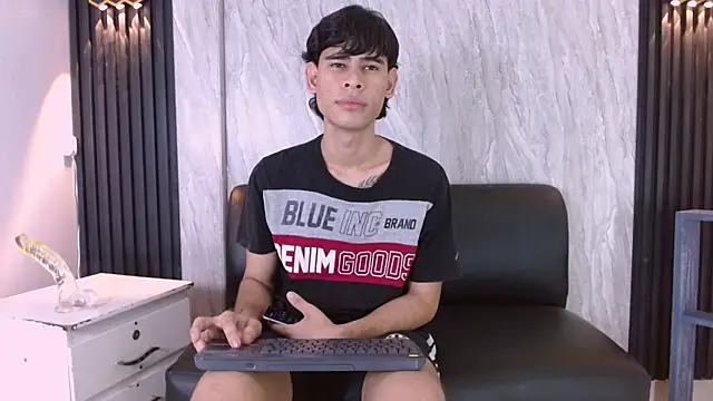 KevinBrooks_'s cam snapshot