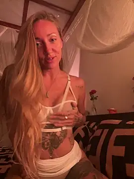 OpheliaRoxx's cam snapshot