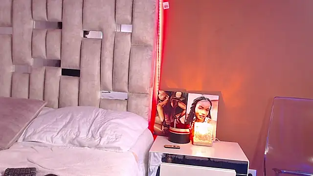 Emily_knights's cam snapshot