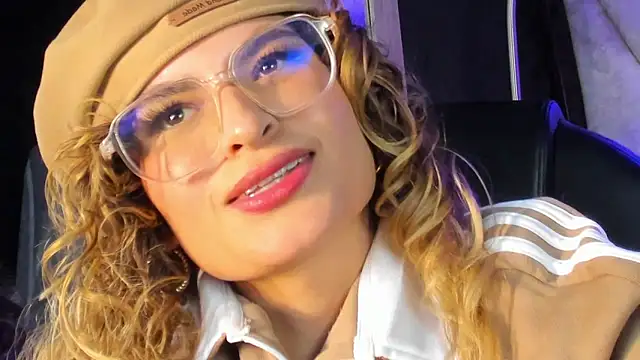 Emili_Rousee_'s cam snapshot