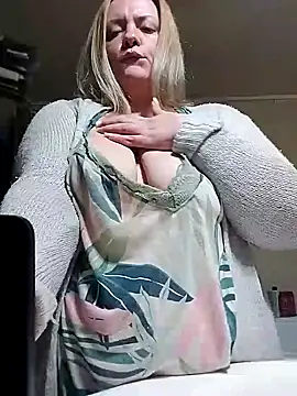 HotStepmommy4's cam snapshot