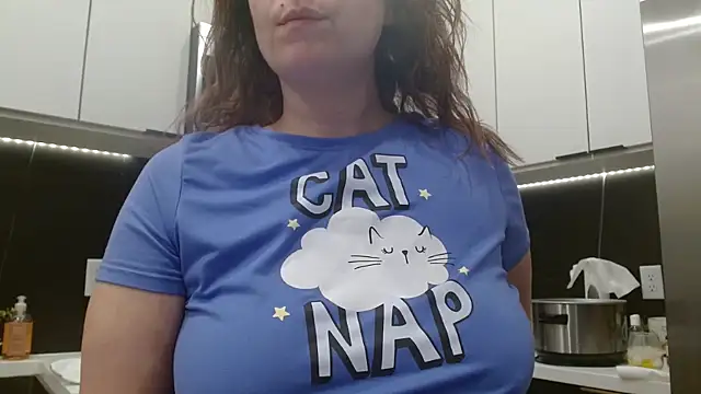 HazelSkyesChat's cam snapshot