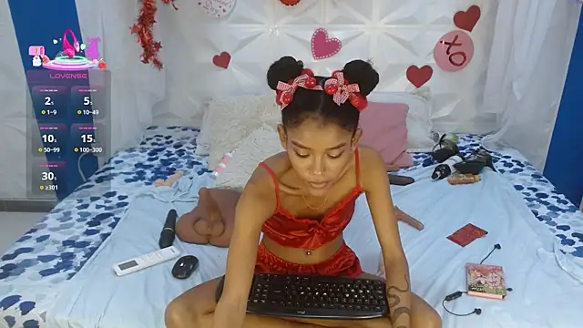 adisson_petite1's cam snapshot