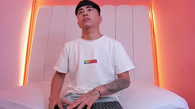 Tyler_os's cam snapshot