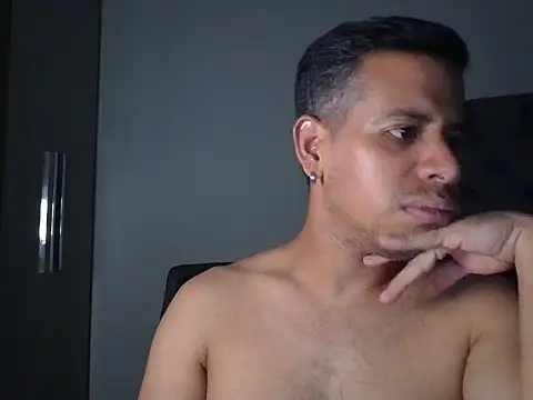 WILD_BIGCOCK35 live sex cam