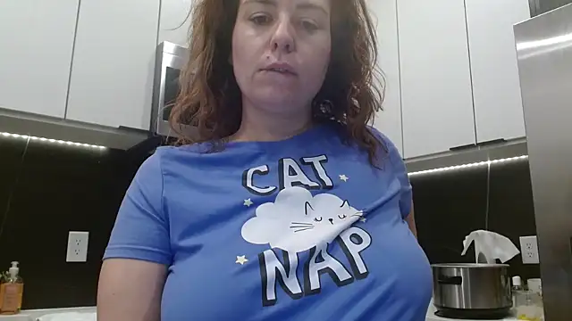 HazelSkyesChat's cam snapshot