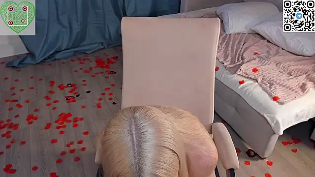 CherrylHolme's cam snapshot