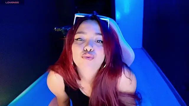 scarlett_velvet_'s cam snapshot