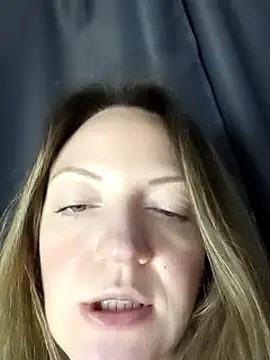 KattyLuuu's cam snapshot