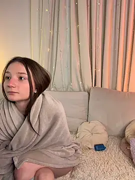 MilliMouse live sex cam