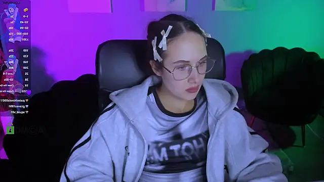 mona_cloud's cam snapshot