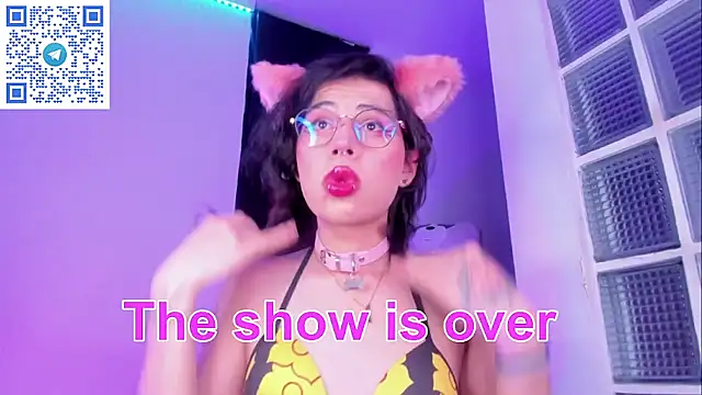 Sweet-SharoKitty live sex cam