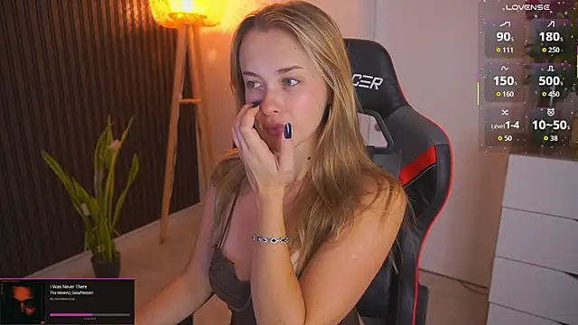 DanikaDillan's cam snapshot