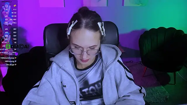 mona_cloud's cam snapshot