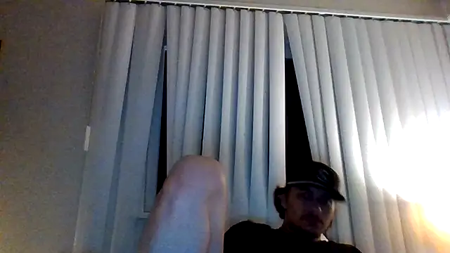 Tallhungandcloudy's cam snapshot