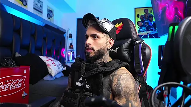 logan_hugh8 live sex cam