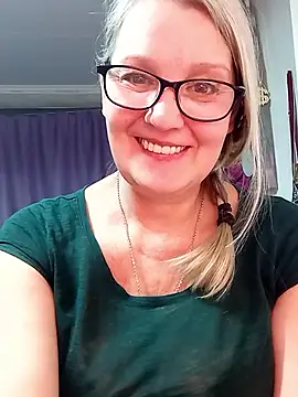 irinamaux live sex cam