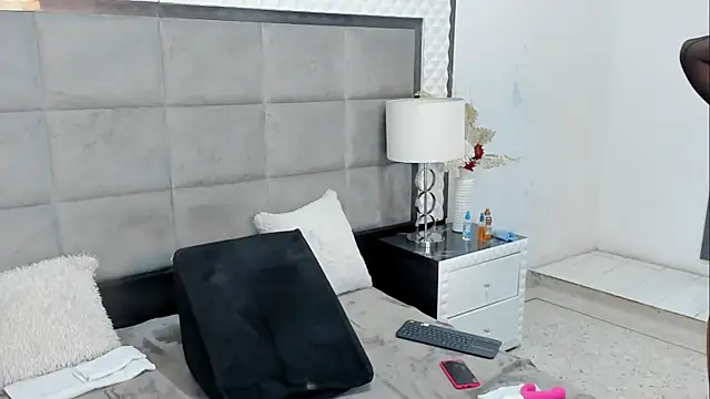 OliviaBurning live sex cam