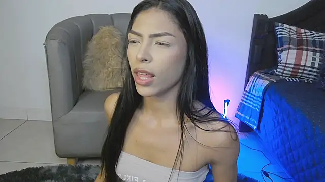 CoralieBronson live sex cam