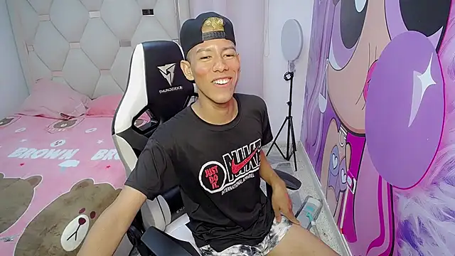 Exotic_twinks_'s cam snapshot