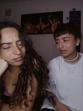 AlexxaAndRileyy live sex cam