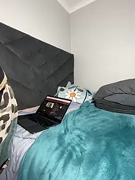 MissLola27 live sex cam