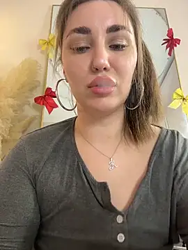 KiraBarlows live sex cam