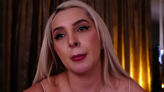 VictoriaMorrone live sex cam